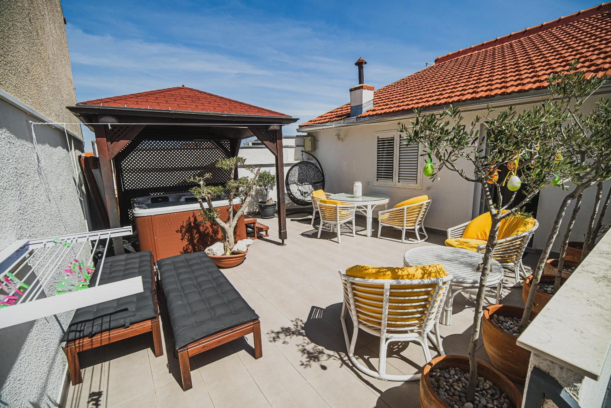 Downtown Luxury Apartments With Hot Tub Vodice Bilik gambar