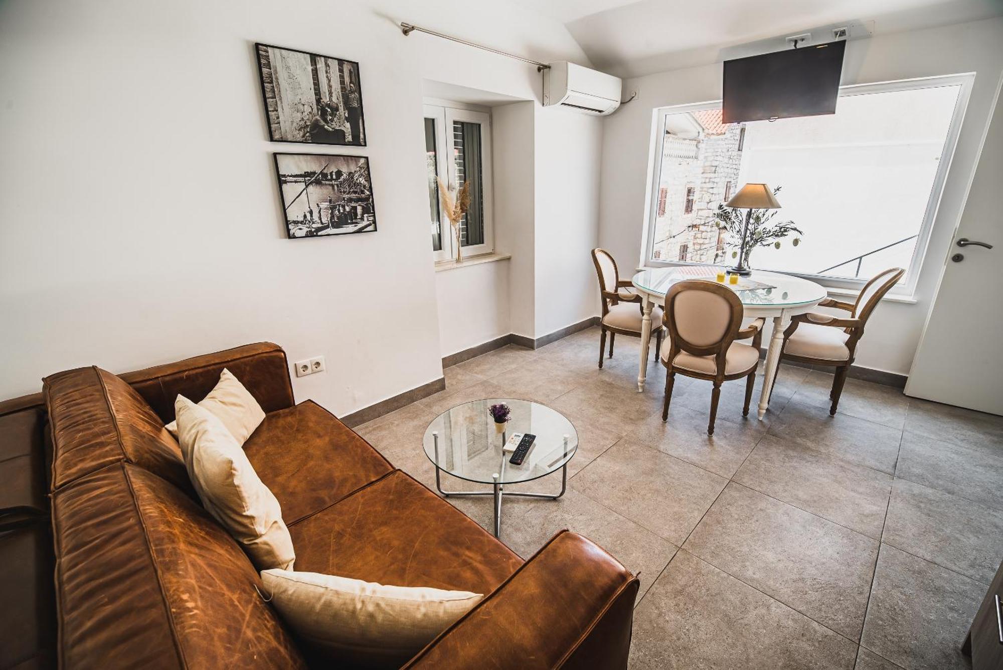 Downtown Luxury Apartments With Hot Tub Vodice Bilik gambar