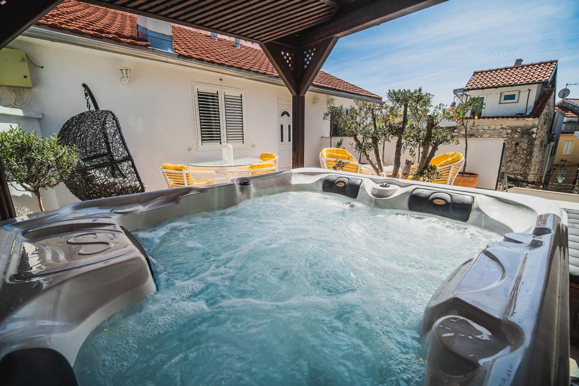 Downtown Luxury Apartments With Hot Tub Vodice Bilik gambar